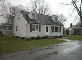 63 Park Ave, Gates, NY 14606