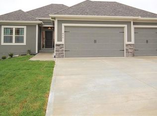 802 SW Apple Grove Ct, Grain Valley, MO 64029