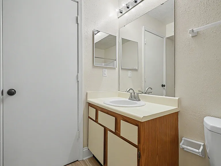 Ember - Bathroom Ember - Bathroom