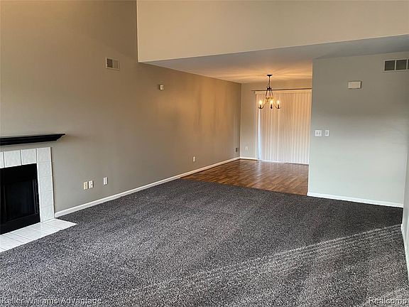 5th image of 28672 Bayberry Ct E