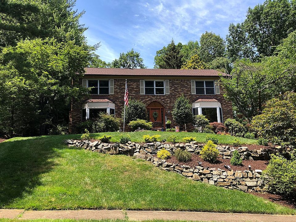 1st image of 27 Parkwood Dr