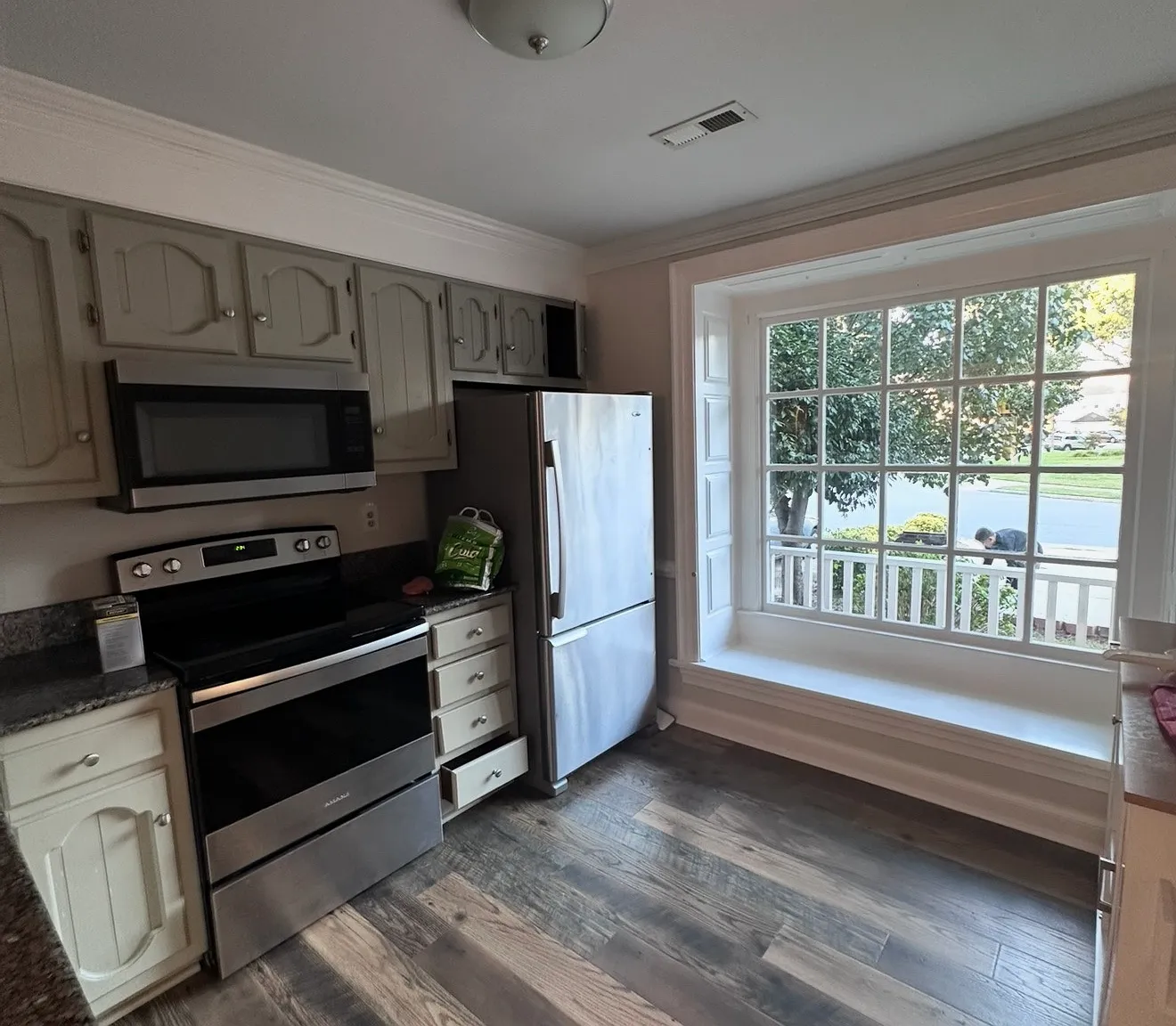 2 bed, 1360 sqft, $2,300 — Photo 2