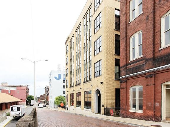 2nd image of 220 W Jackson Ave APT 504