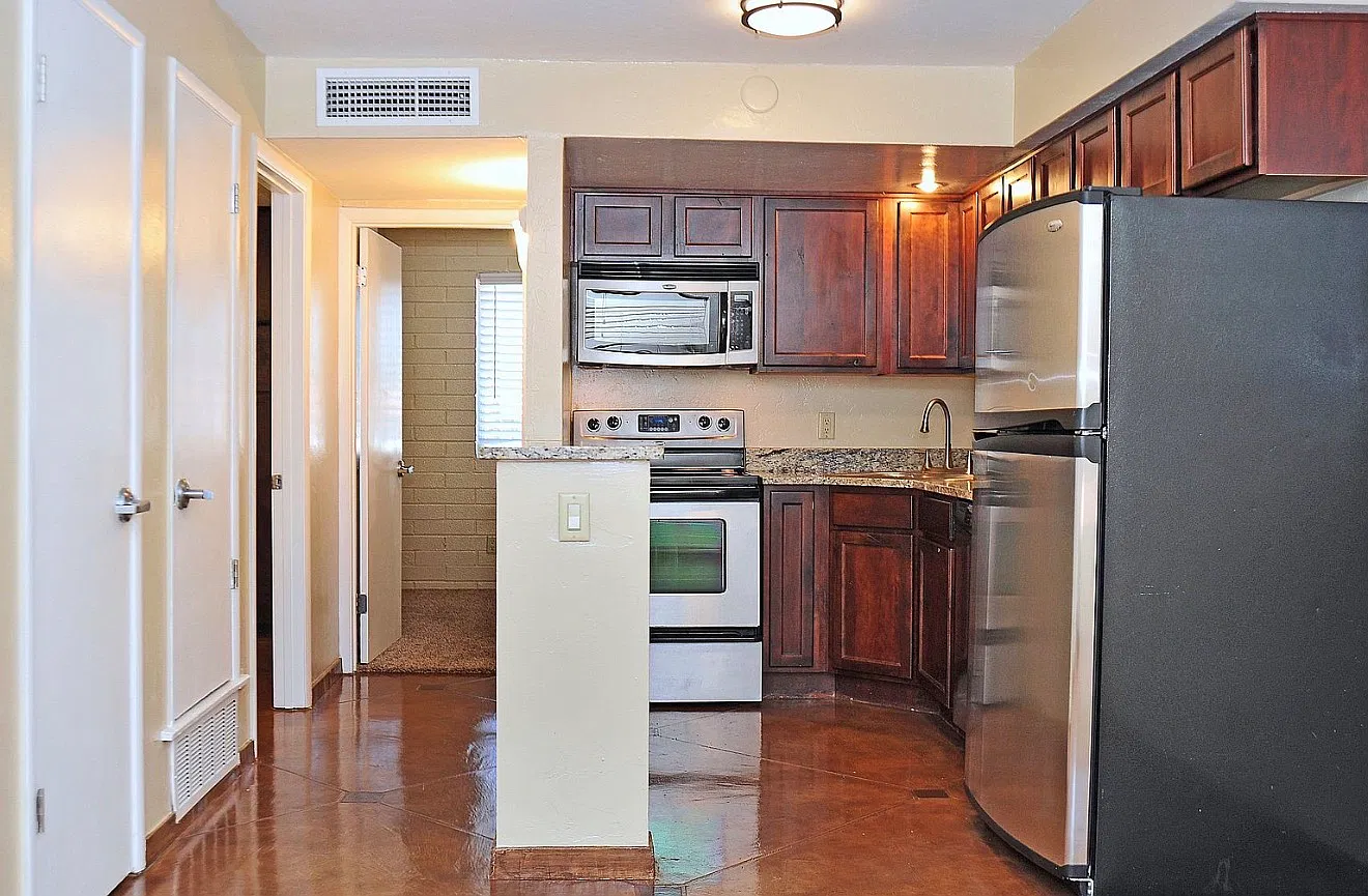 3 bed, 1092 sqft, $1,700 — Photo 1