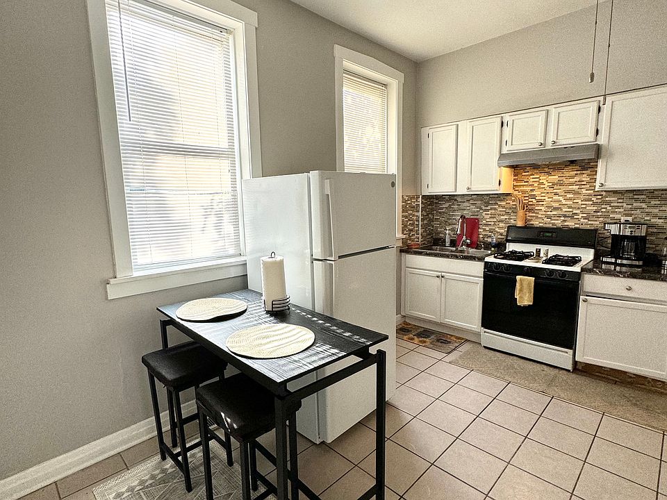 1st image of 1858 W 21st Pl #1R