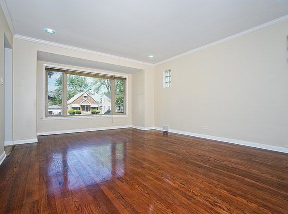 3rd image of 9715 S California Ave