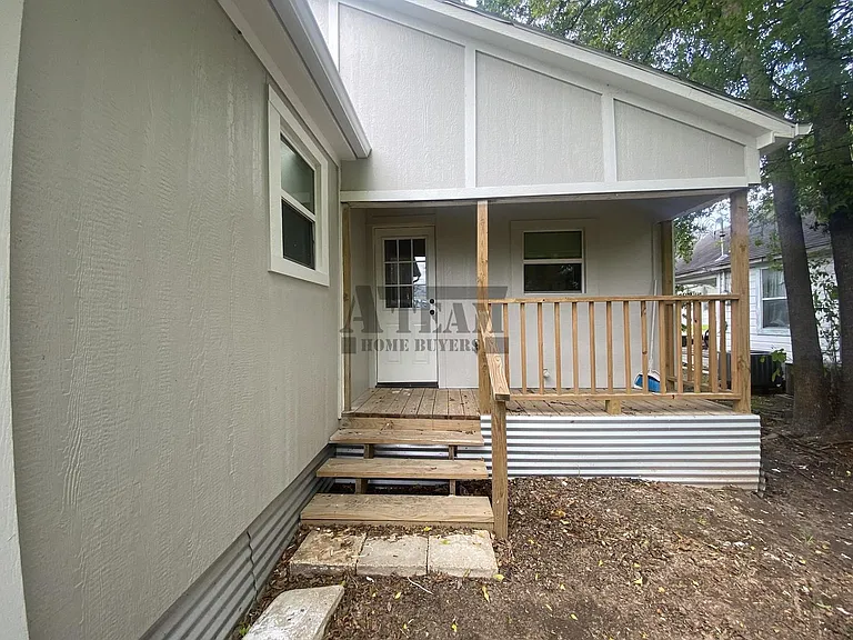113 W Mount Vernon St — Photo 23