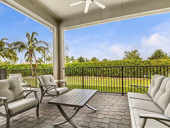 Lanai for enjoying the outdoors