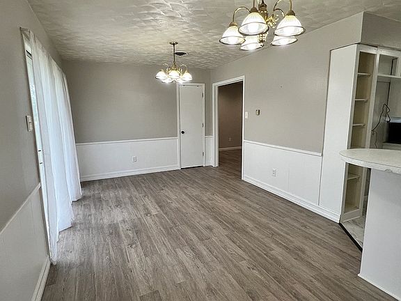 4th image of 3024 Meadowlark Ln