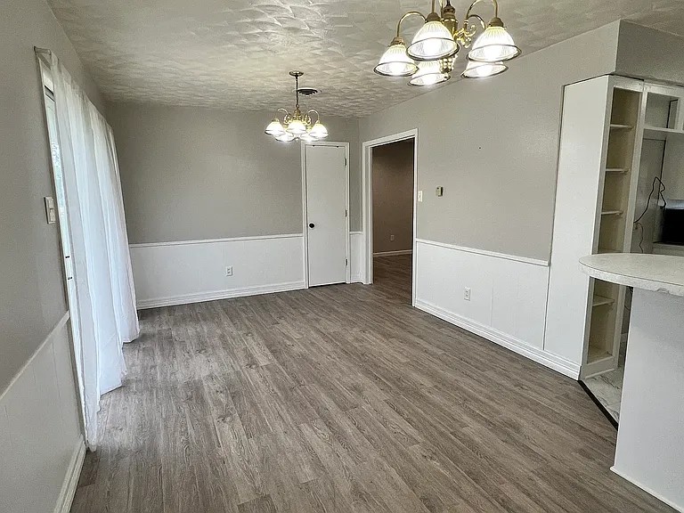 3024 Meadowlark Ln — Photo 4