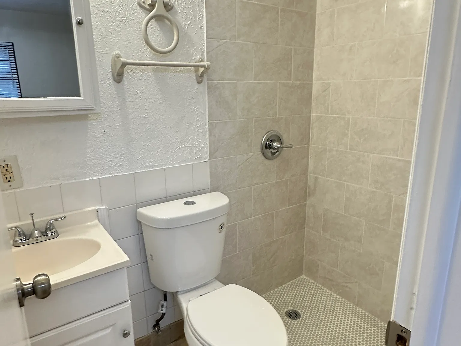 4 bed, 1322 sqft, $2,200 — Photo 4