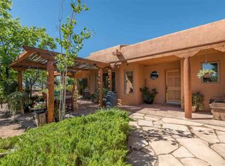 4 Juego Rd, Santa Fe, NM 87508