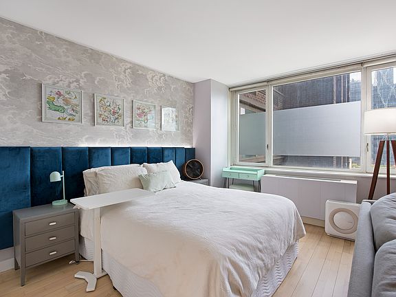3rd image of 322 W 57th St APT 32L