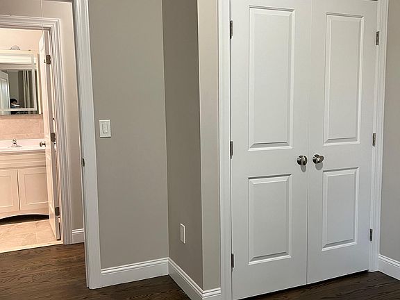 5th image of 76 Guyon Ave Floor 2