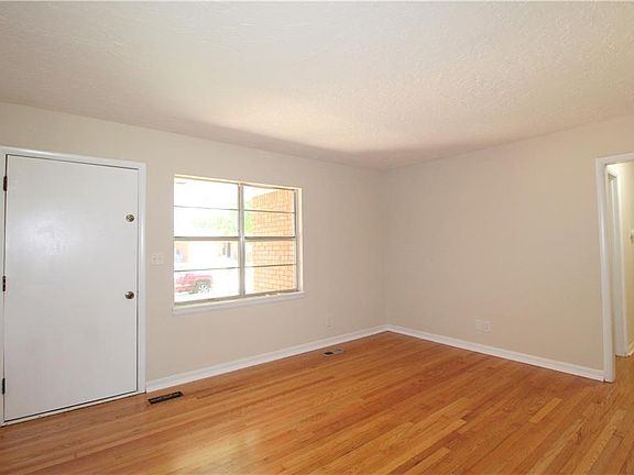 4th image of 1526 Denison Dr