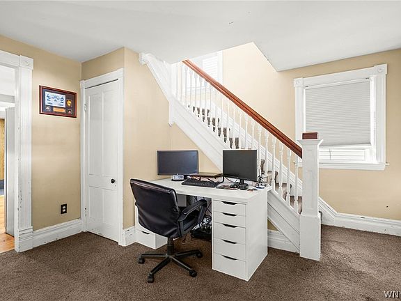 4th image of 32 Porter Ave