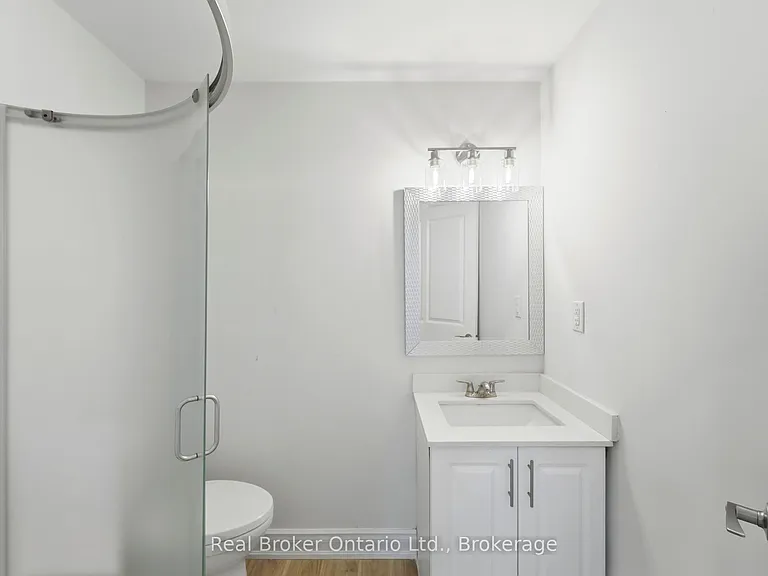 167 Rosslyn Ave N #UPPER — Photo 12