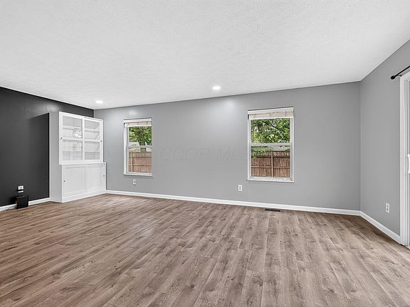 5th image of 6 Surrey Ct