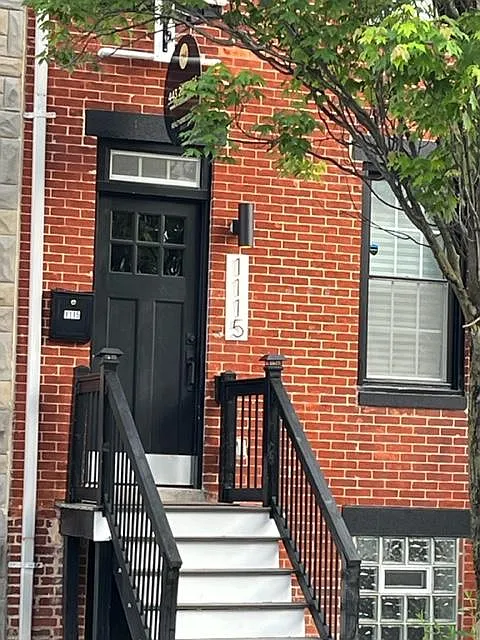 1115 W Lombard St
