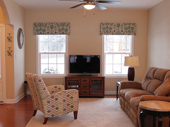 5th image of 141 Fernwood Dr