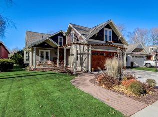 228 Maple Ter, Oconomowoc, WI 53066