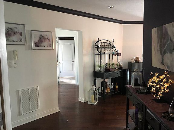 4th image of 420 W Jackson St Suite 31