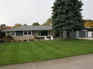 15431 Howard St, Spring Lake, MI 49456