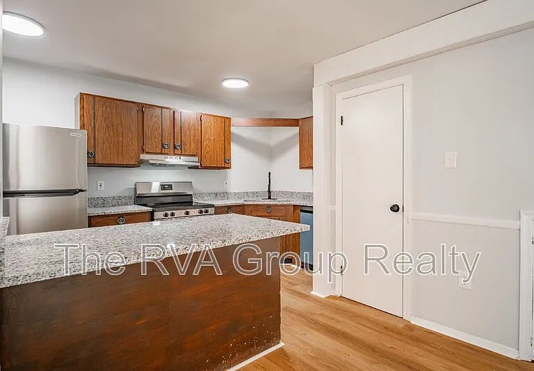 749 Pleasant St — Photo 17