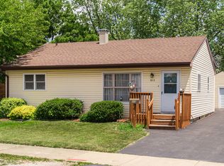 913 Church Rd, Aurora, IL 60505