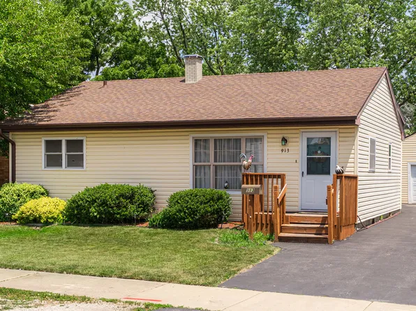 913 Church Rd, Aurora, IL 60505