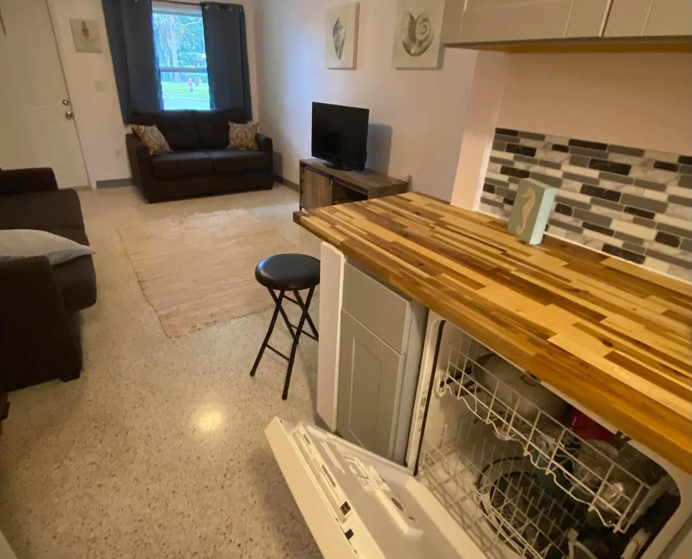 2 bed, 1.0 bath, 648 sqft, $1,700 — Photo 2