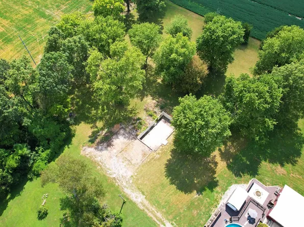 27.5 Lambert Dr, Mount Carmel, IL 62863