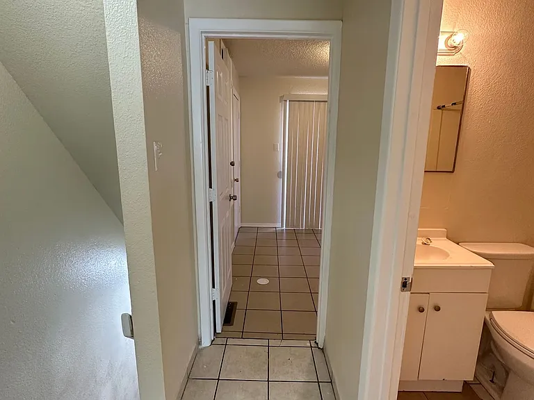 Spacious Townhomes near Fairgrounds — Photo 6