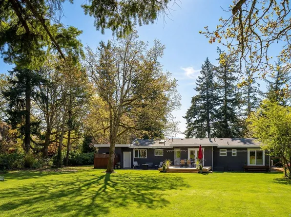 826 Birch Rd, North Saanich, BC V8L 5R9