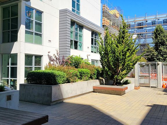4th image of 451 Donahue St Unit 401