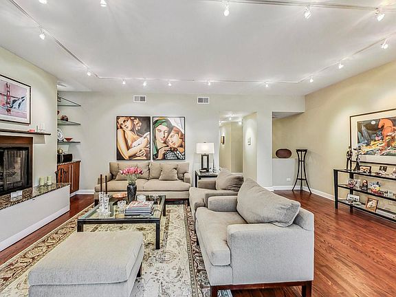 4th image of 916 W Carmen Ave #2W
