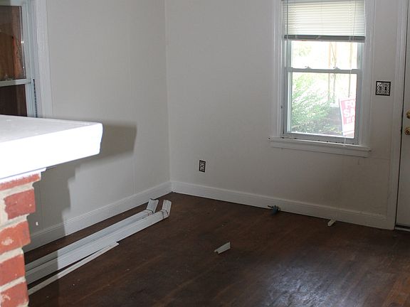 2nd image of 1311 Chambers St