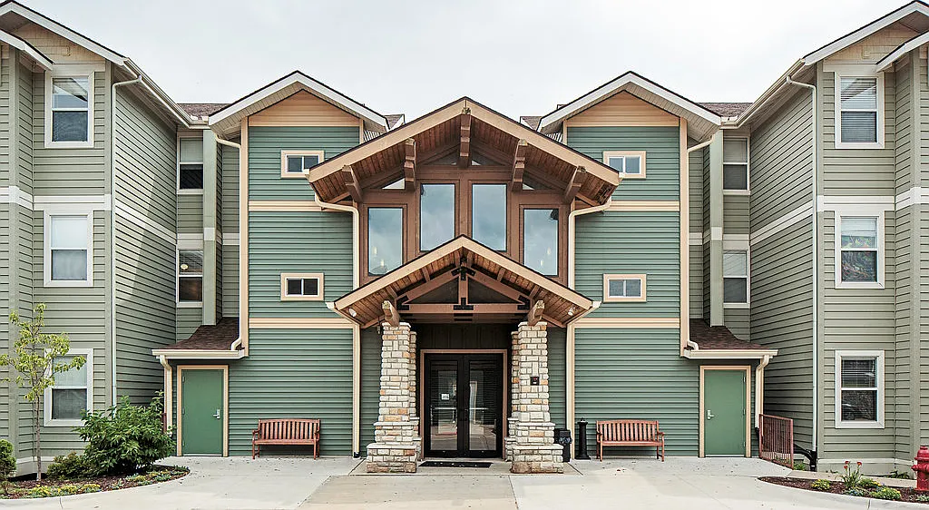 Hawks Ridge — Photo 3