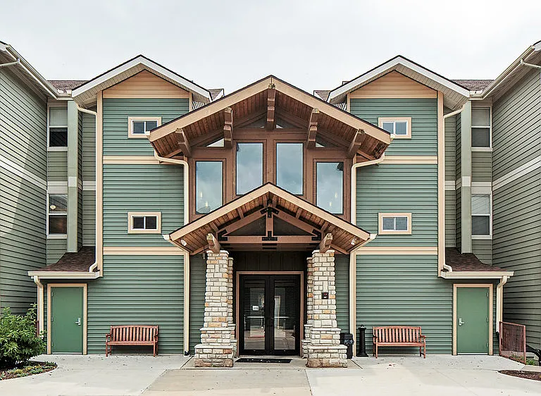 Hawks Ridge — Photo 3