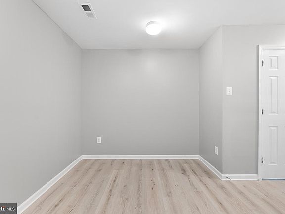 5th image of 7717 English Oak Cir Unit 22