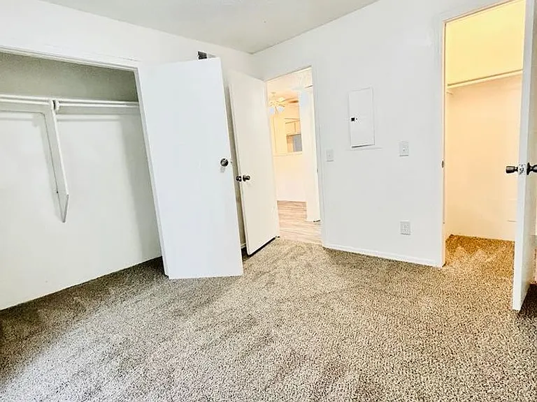 Almonte Apartments — Photo 28