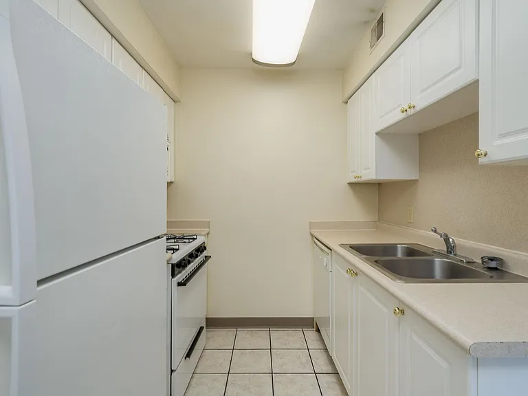 310 E 18th Ave #A — Photo 9