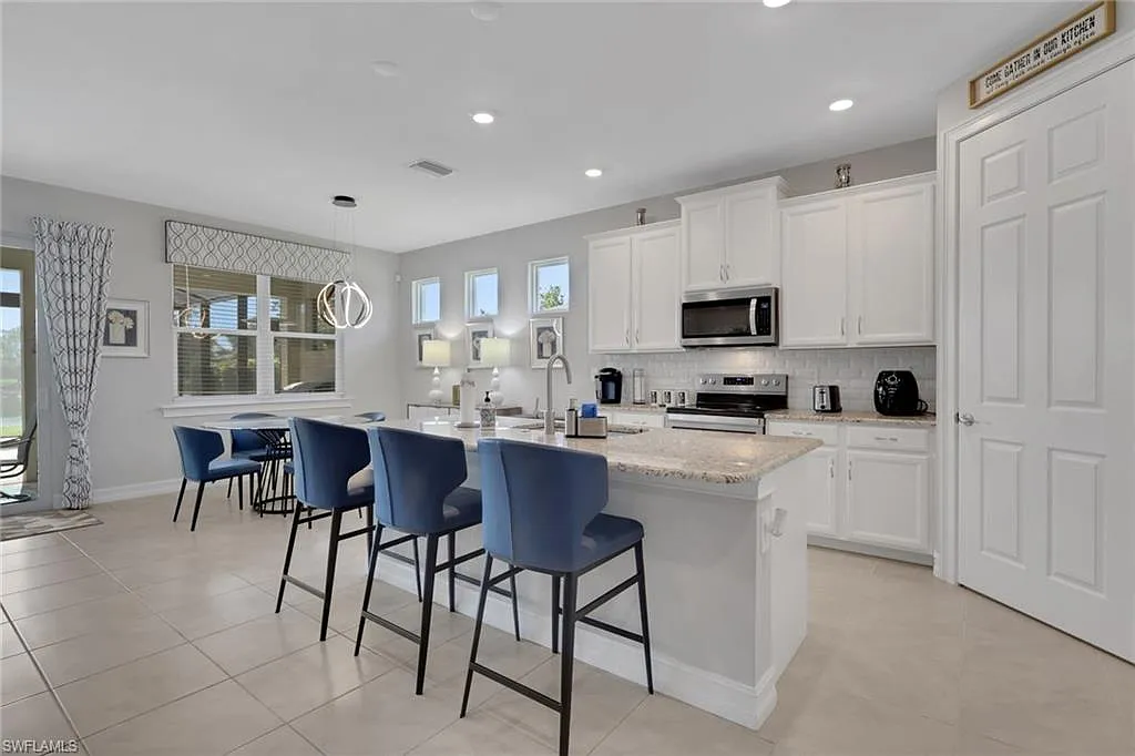 4 bed, 2.0 bath, 2034 sqft, $5,000 — Photo 3