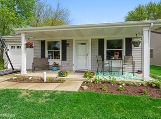 2S405 Continental Dr, Warrenville, IL 60555