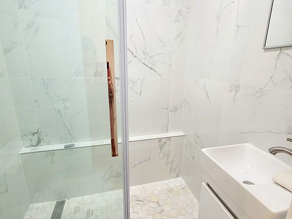 5th image of 73 Lexington Ave #B5