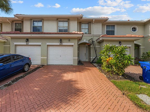 2nd image of 6119 Seminole Gardens Circle