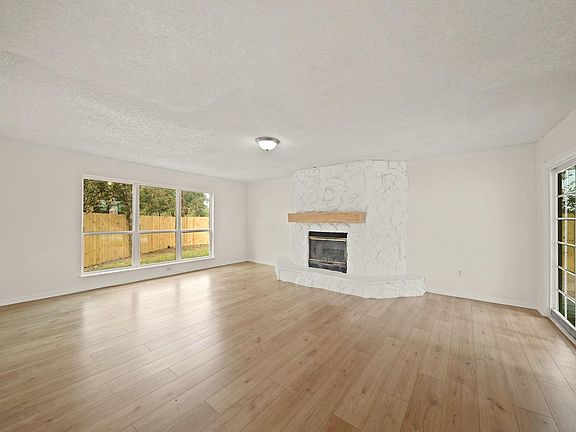 3rd image of 5 Dallas Ct #1