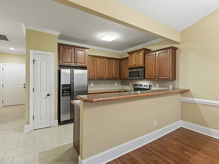 1624 Brook Hollow Dr #1-B — Photo 7