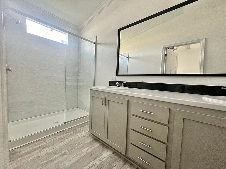 Dwelling at New Braunfels — Photo 18