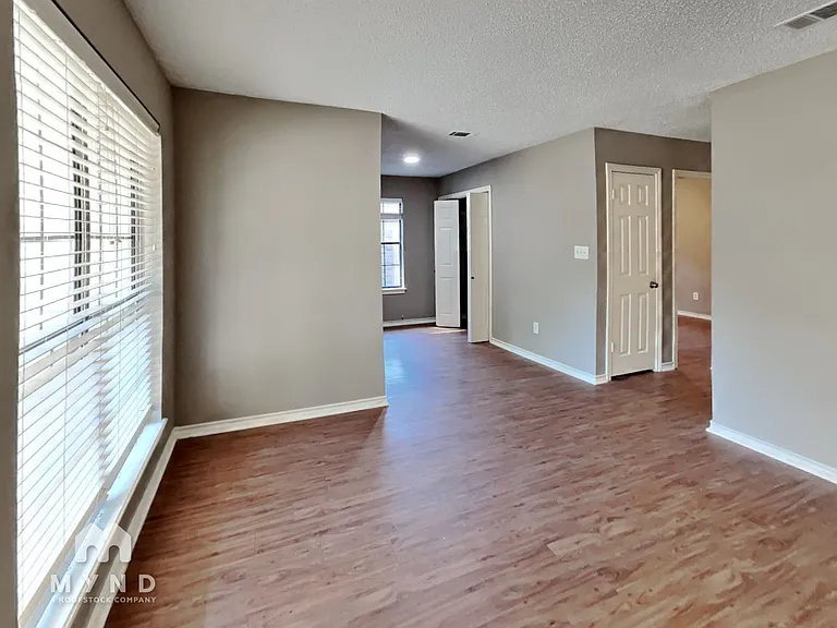 416 Carroll Ave — Photo 7
